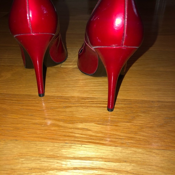 Stuart Weitzman - Picture 2 of 3